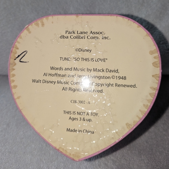 Disney Princess heart shaped musical jewelry box with figurine. - Picture 6 of 8